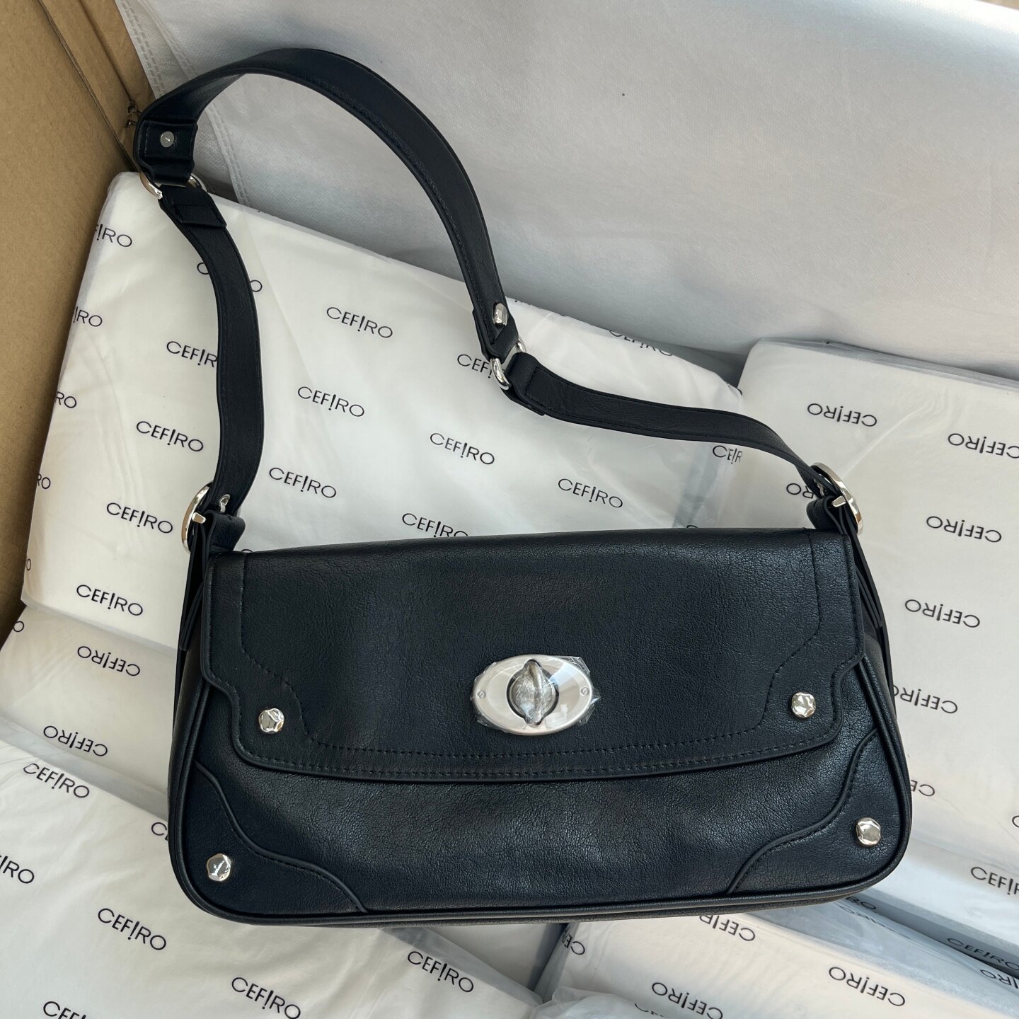 塞飞洛品牌尾货真皮女包