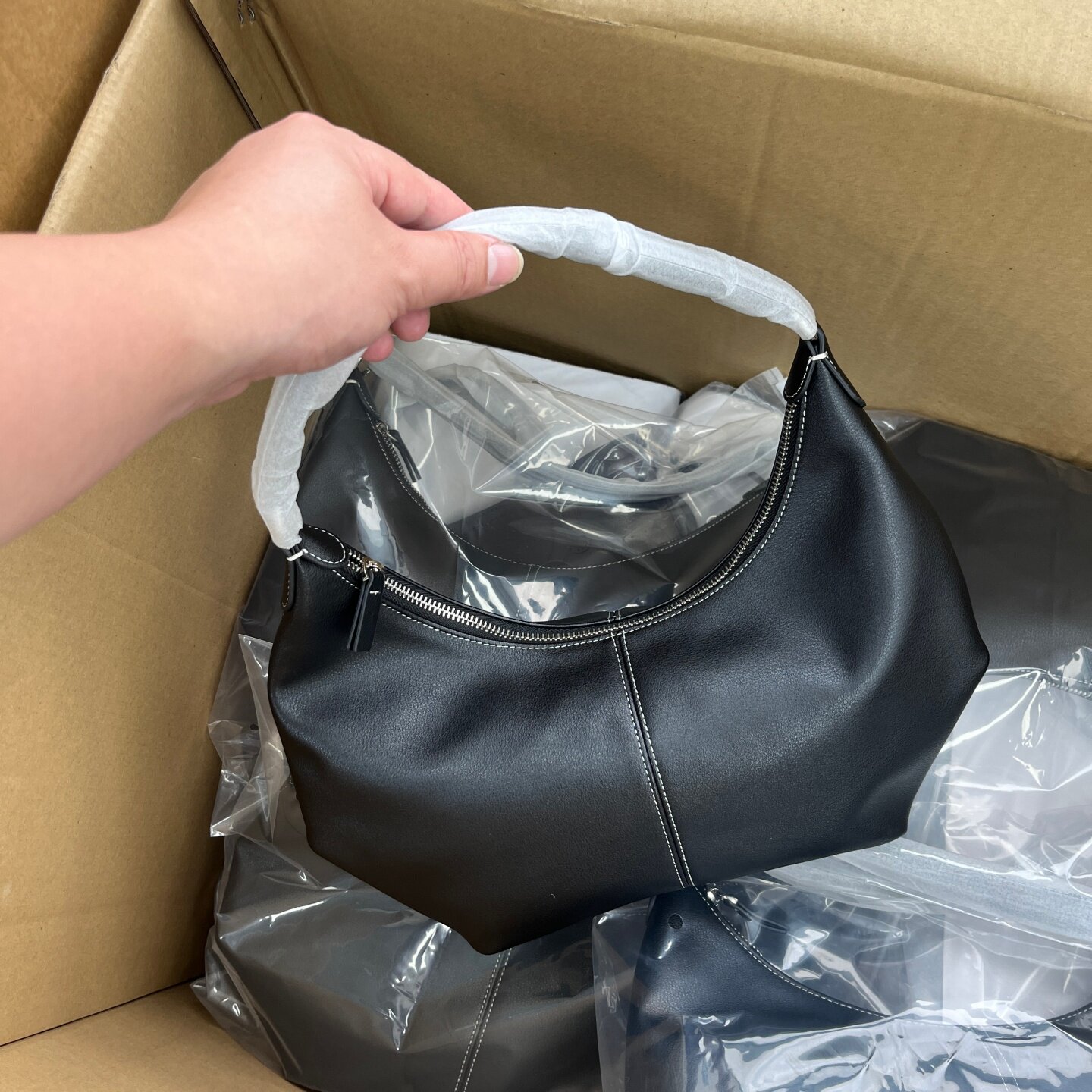 品牌尾货！真品捡漏少量～新款高级感真皮女包百搭通勤单肩斜挎包