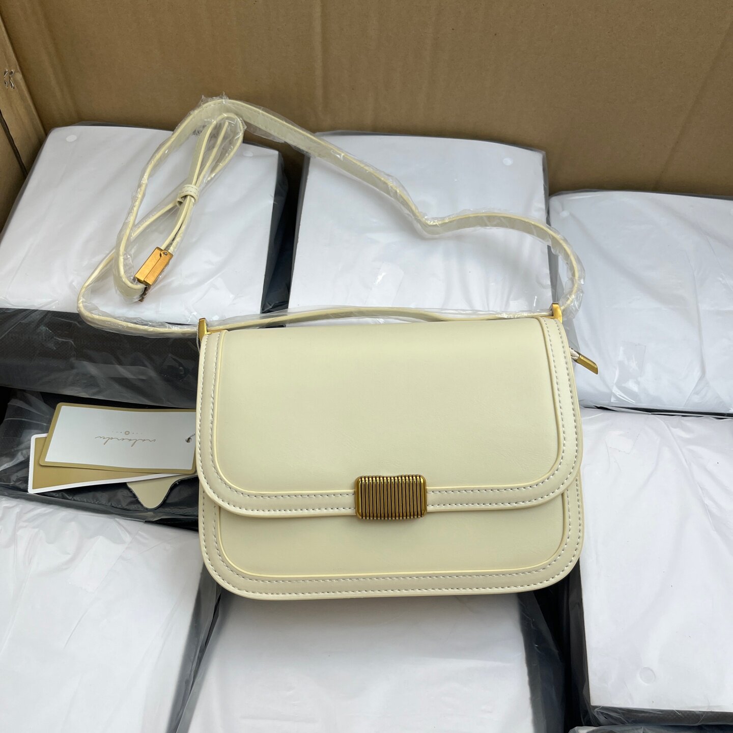 公司单尾货巨百搭豆腐包~真皮女包简约休闲小方包外出通勤斜挎包