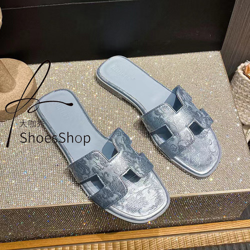 羊皮国风新中式绣花拖鞋女夏时尚外穿2024新款平底沙滩一字凉拖鞋