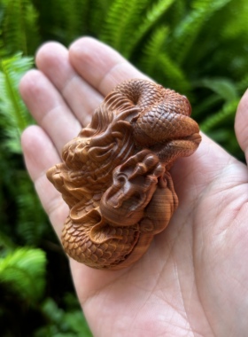 天然高油老料崖柏木雕刻盘龙戏珠生肖龙手把件随身盘玩文玩小摆件
