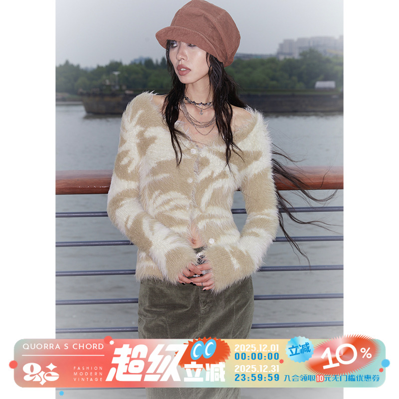 针织仿貂毛v领扣子人鱼沙滩图案