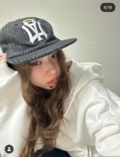 翅膀刺绣平檐帽全封帽灯芯绒可爱鸭舌帽男女同款