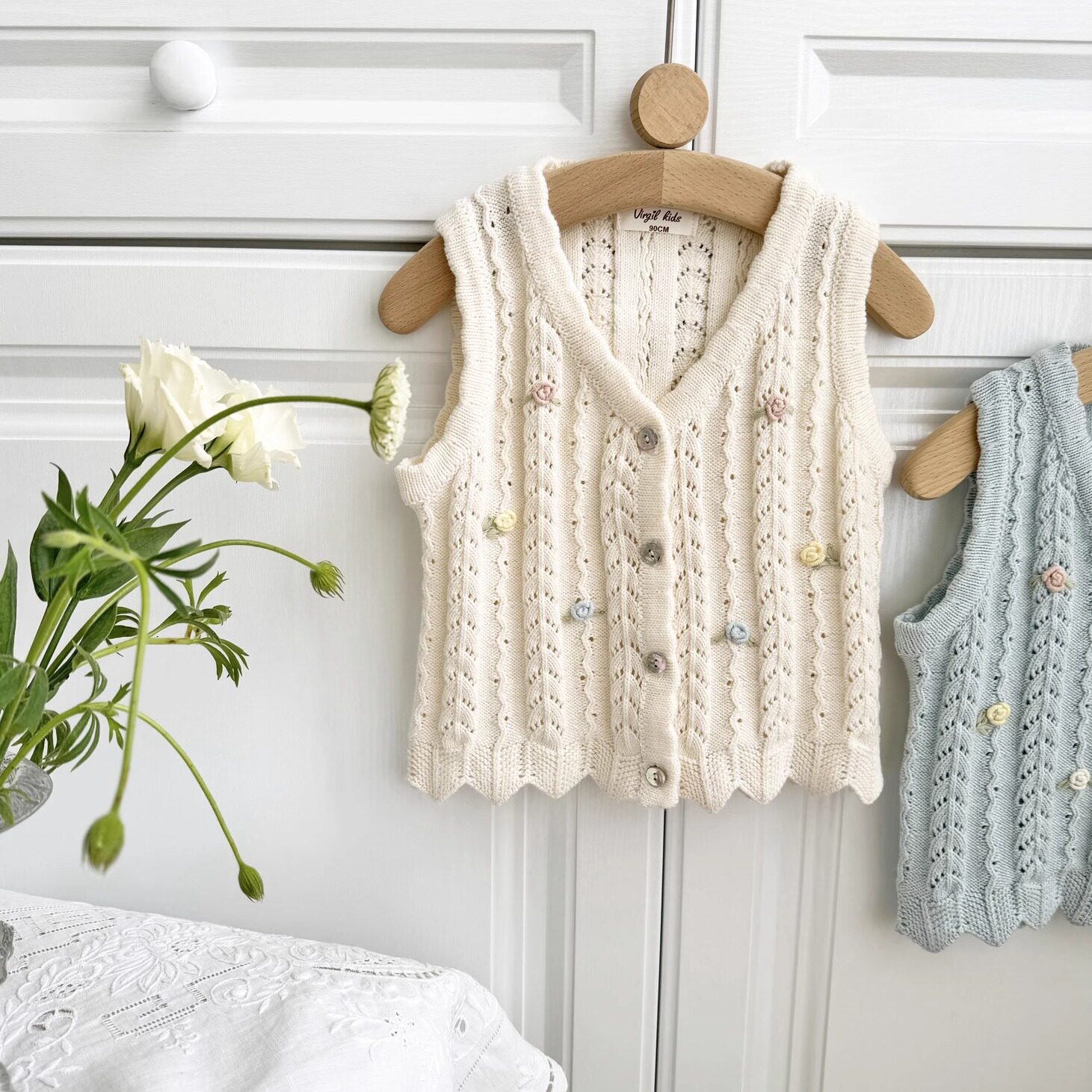 女童春秋春季可爱镂空绣花马甲儿童毛棉线针织开衫田园风棉线背心