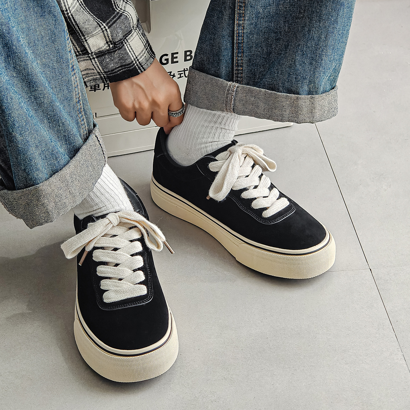 黑色板鞋男通勤款秋季休闲运动鞋2025新款小众复古鞋子男百搭潮鞋