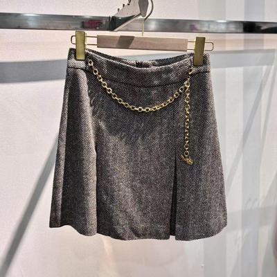 无注册商标人字纹高腰短裙