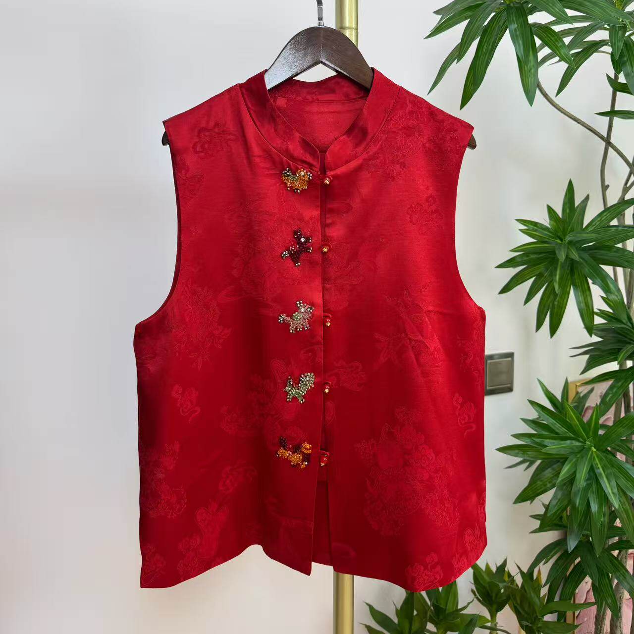 新中式国风复古马甲女立领红色马夹背心小马串珠坎肩气质春秋新款