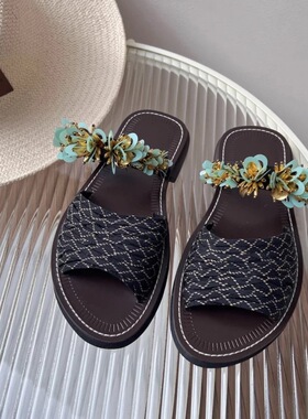 2026新款一字拖鞋舒适珠花手工编织花朵平底凉拖鞋女外穿休闲拖鞋