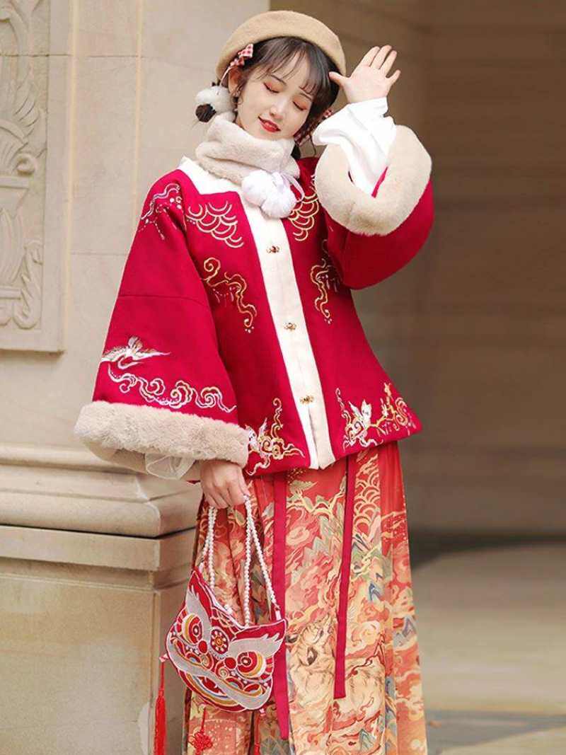虎年汉服本命年红色系冬季过年穿搭服女大人新年战袍古装冬天套装