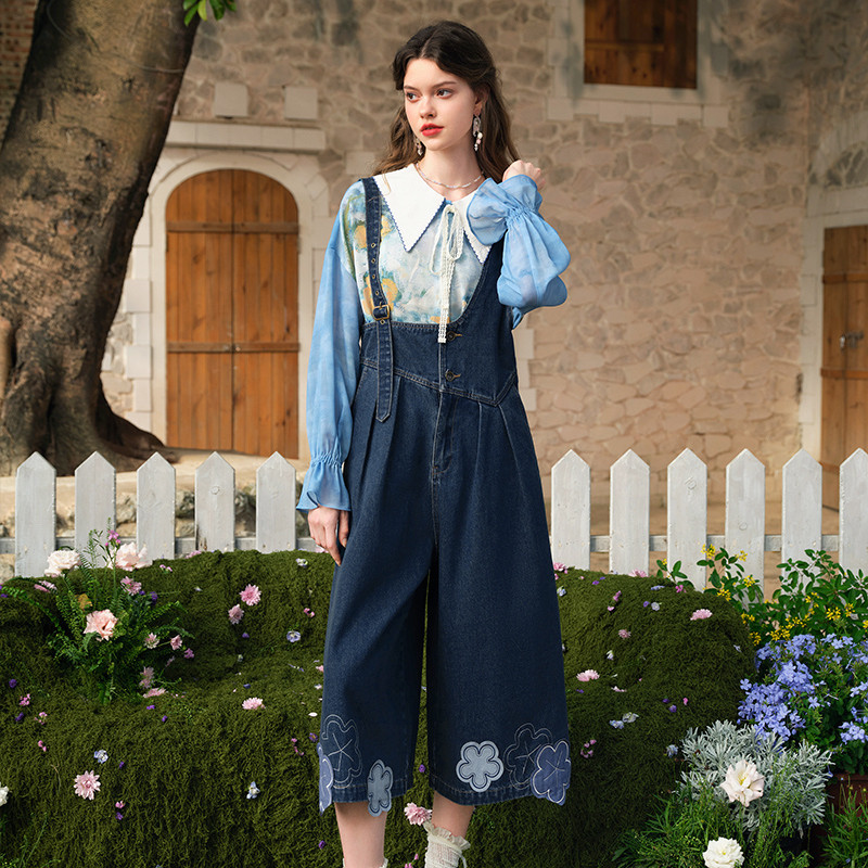 两三事蓝韵花境甜美贴布绣花不对称背带牛仔裤,女装/女士精品,牛仔裤,淘宝优惠券,粉丝福利购,淘宝优惠卷