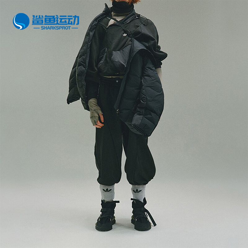 阿迪达斯男女羽绒服IX4343