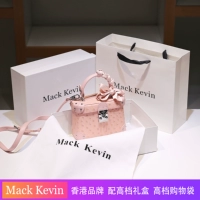 Розовый страус