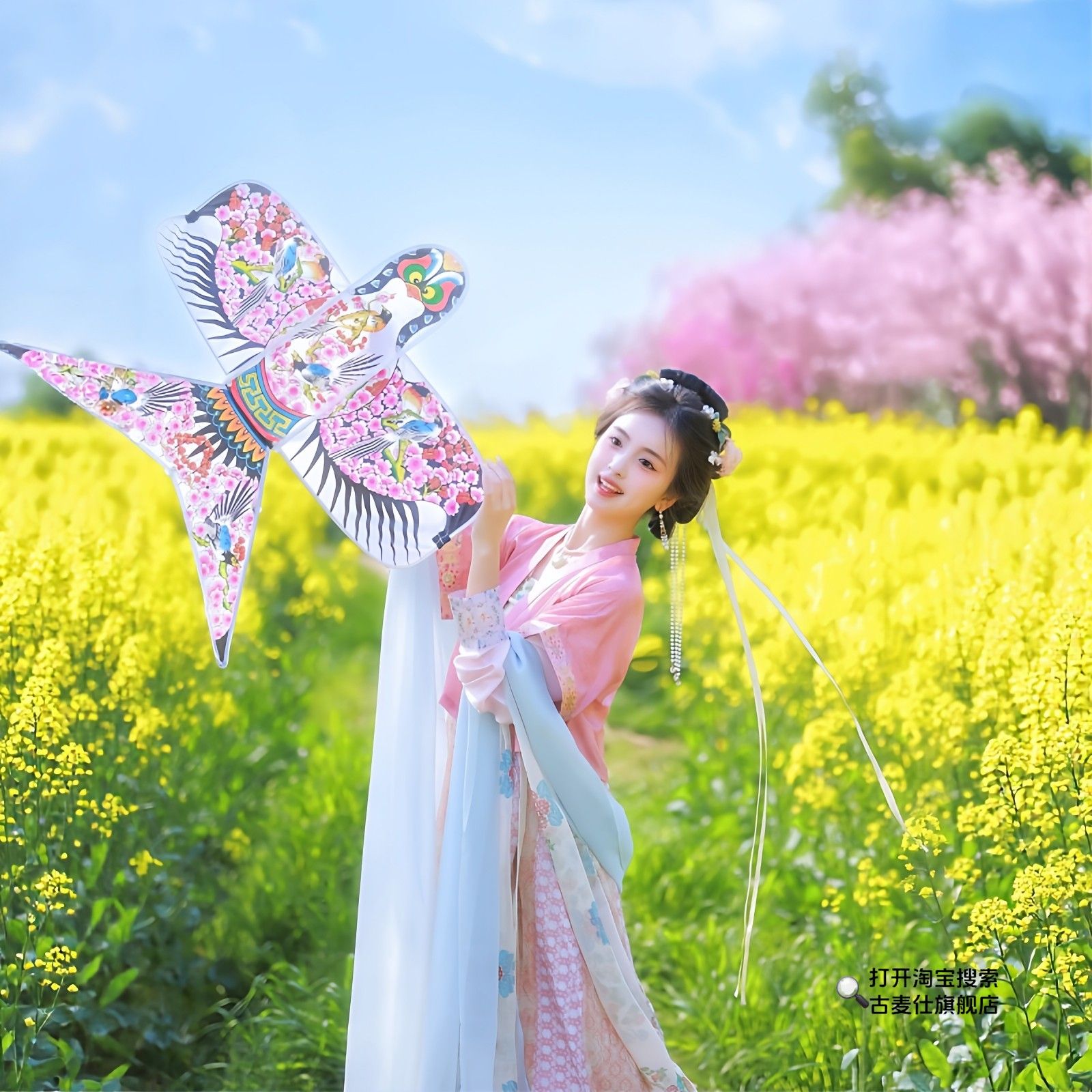 山东潍坊传统沙燕风筝女生踏青手拿纸鸢油菜花田汉服配饰拍照道具
