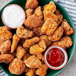 crispy Chicken nuggets pieces HalaI food  chop盐酥鸡清真