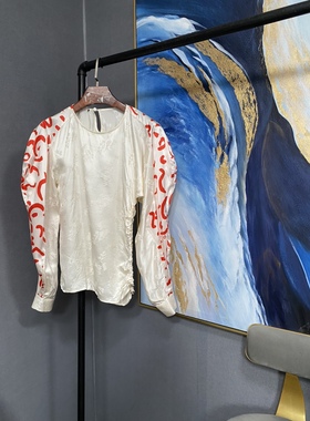 M乳白色袖子拼红图案蓬蓬袖圆领衬衫MBO1TOP030