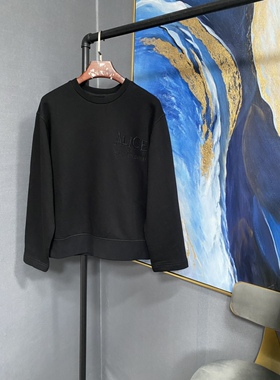 M黑色圆领左胸黑色字母刺绣短款卫衣MAI SWS011