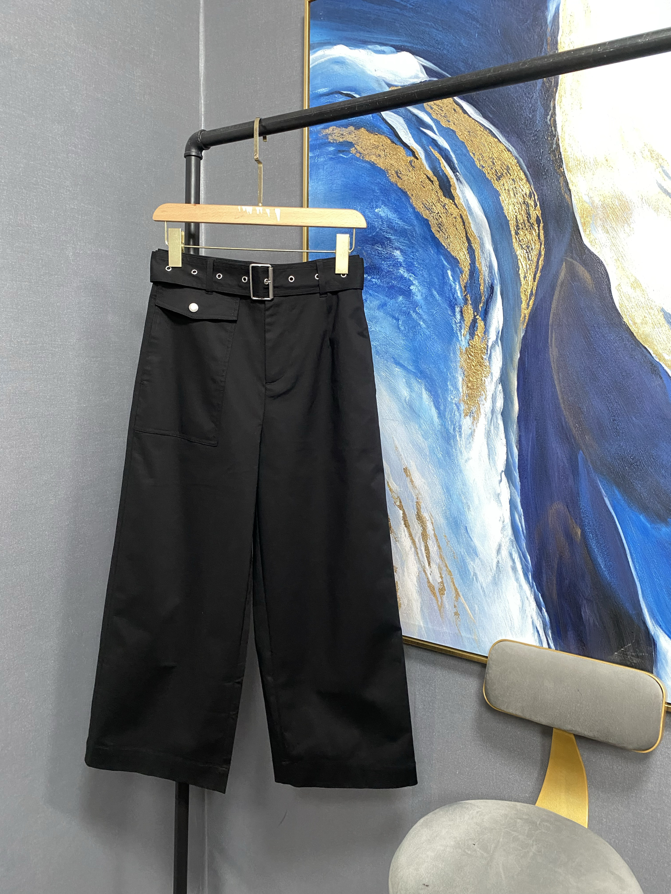 M黑色有腰带左侧小兜盖设计八分阔腿裤MAI1PAT044