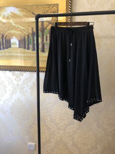 M黑色松紧腰下摆不规则带柳钉半身裙MA183SKT202