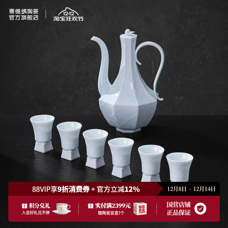 宋式执壶国色天香。淡白青釉色如美玉