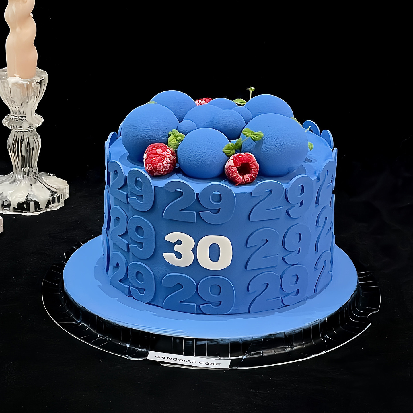 克莱因蓝30岁生日蛋糕装饰
