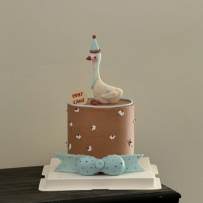 网红一只鹅生日蛋糕装饰软陶派对帽小白鹅摆件儿童宝宝三十而立鹅