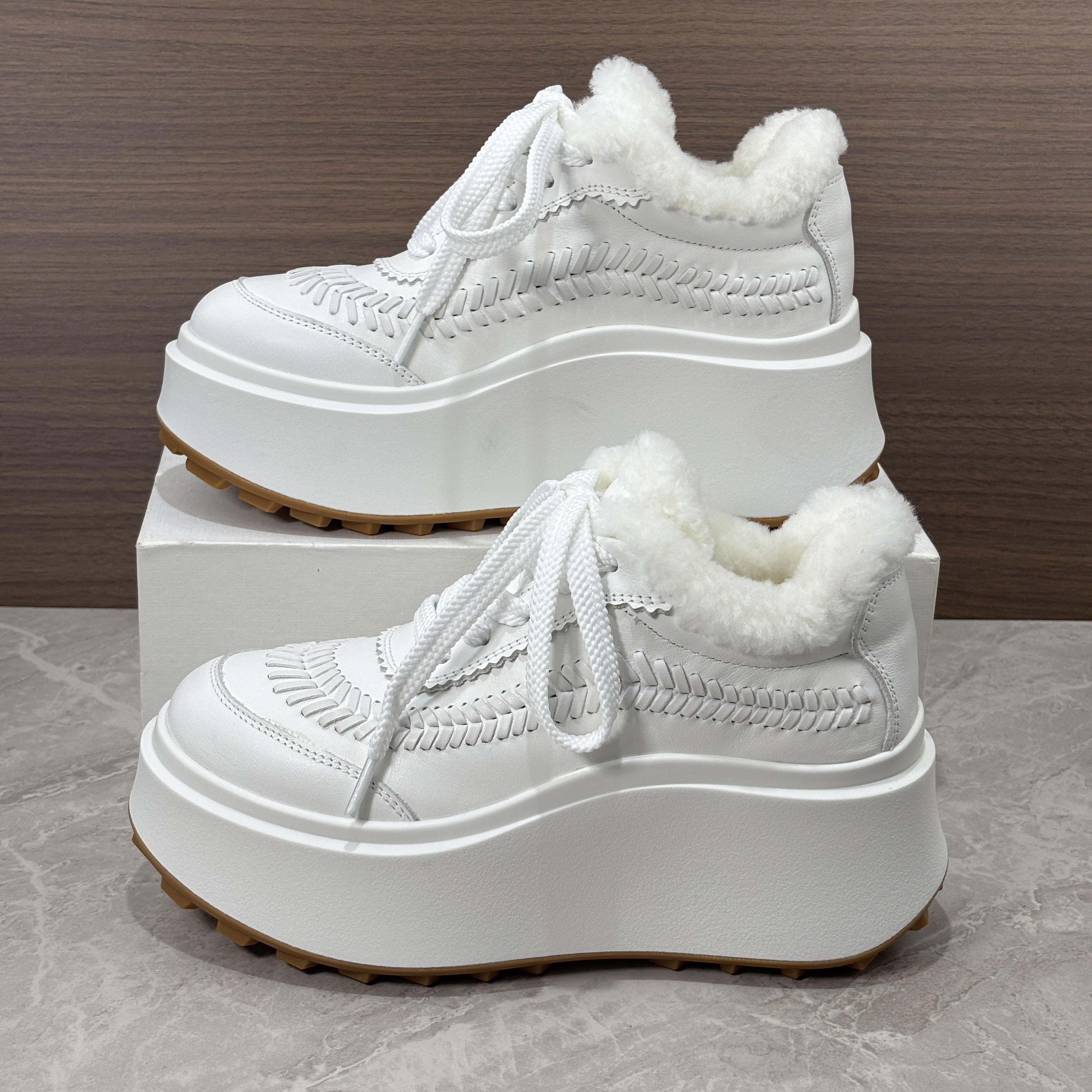 欧洲站2025新款增高小白鞋真皮厚底松糕加绒棉鞋欧货白色老爹鞋女