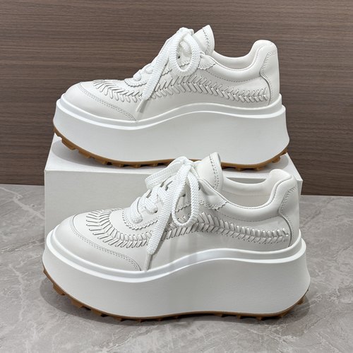 欧洲站2025年秋季新款真皮厚底松糕鞋欧货增高小白鞋白色老爹鞋女