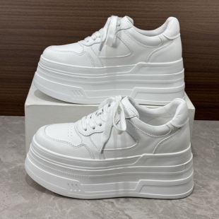 巨好看欧货真皮增高小白鞋女2026春季新款欧洲站白色厚底松糕潮鞋