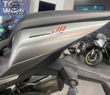 春风450SR/SRS后尾罩CF400-6-9左右后护板后座尾灯外壳单摇臂尾翼