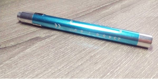 의사의 업그레이드된 펜 라이트 귀 라이트 구강 라이트 백색 라이트 노란색 라이트 학생 펜 라이트 가정용 맞춤형 손전등