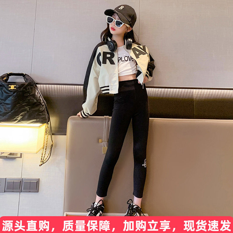 字母拼色短款棒球服外套图片