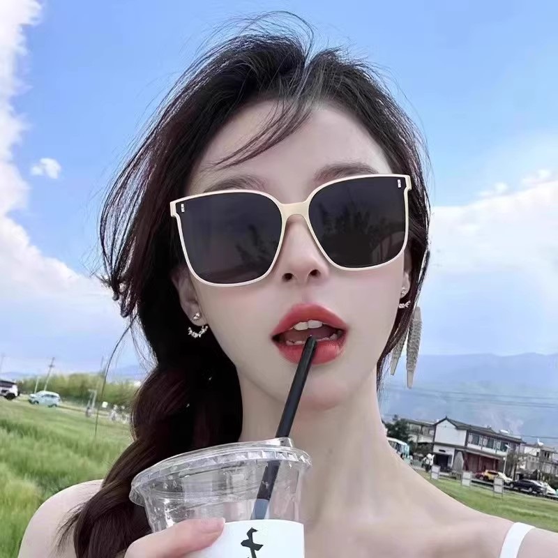 GM白框墨镜女frid米白显脸小