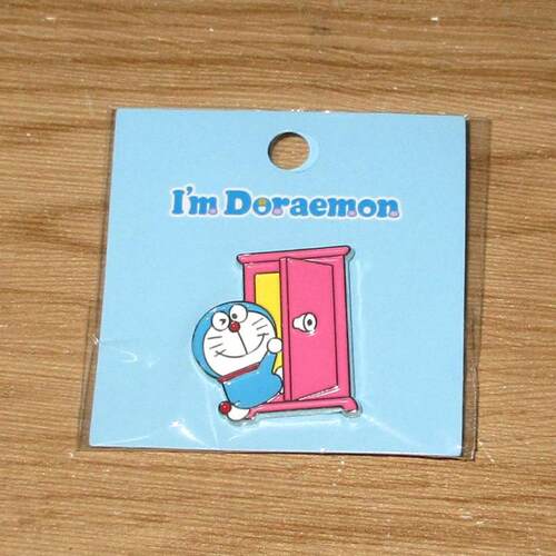 日本正品Doraemon叮噹哆啦A夢 金屬小襟章胸針扣針(隨意門)