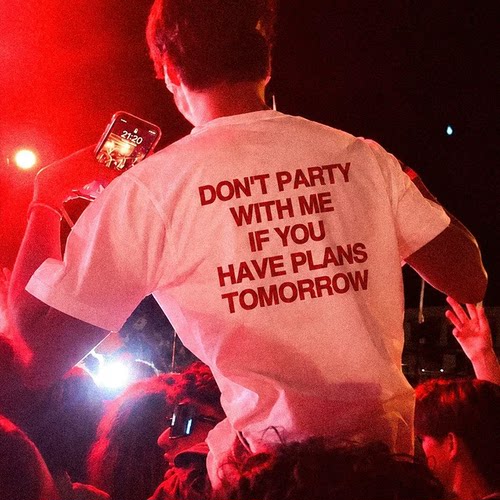 DONT PARTY WITH ME IF YOU HAVE PLANS TOMORROW趣味英文短袖T恤
