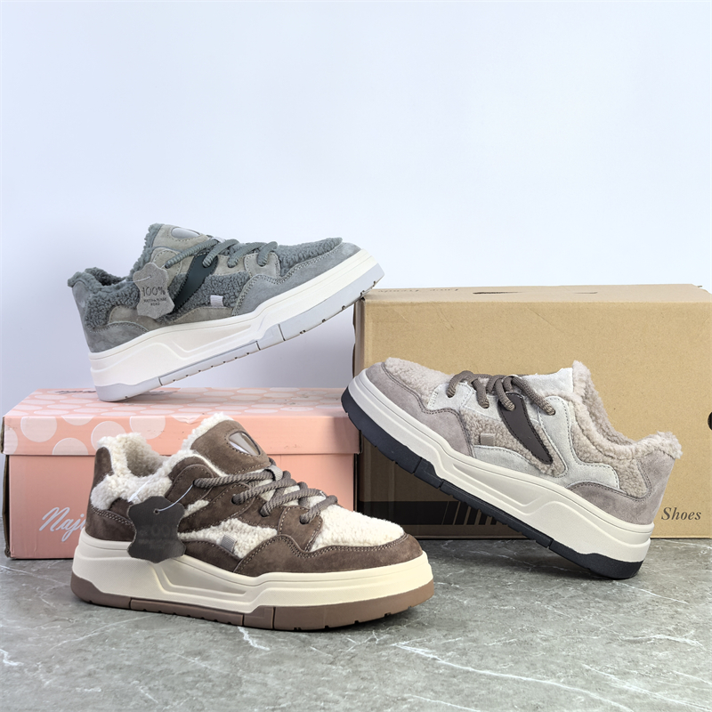 出俄罗斯单冬季加绒保暖板鞋真皮拼接厚底运动鞋耐磨防滑棉鞋女鞋