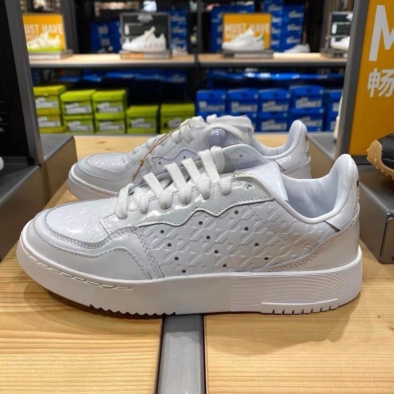 阿迪达斯女子运动低帮休闲板鞋