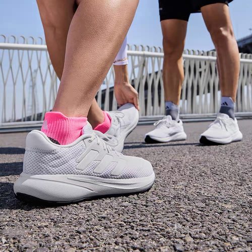 Adidas阿迪达斯男女款运动跑步鞋