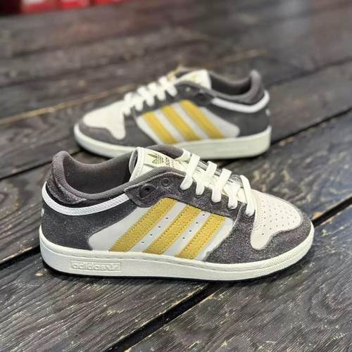 adidas经典耐磨休闲板鞋