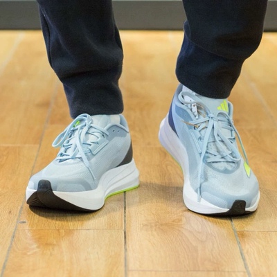 Adidas阿迪达斯男女款跑步鞋