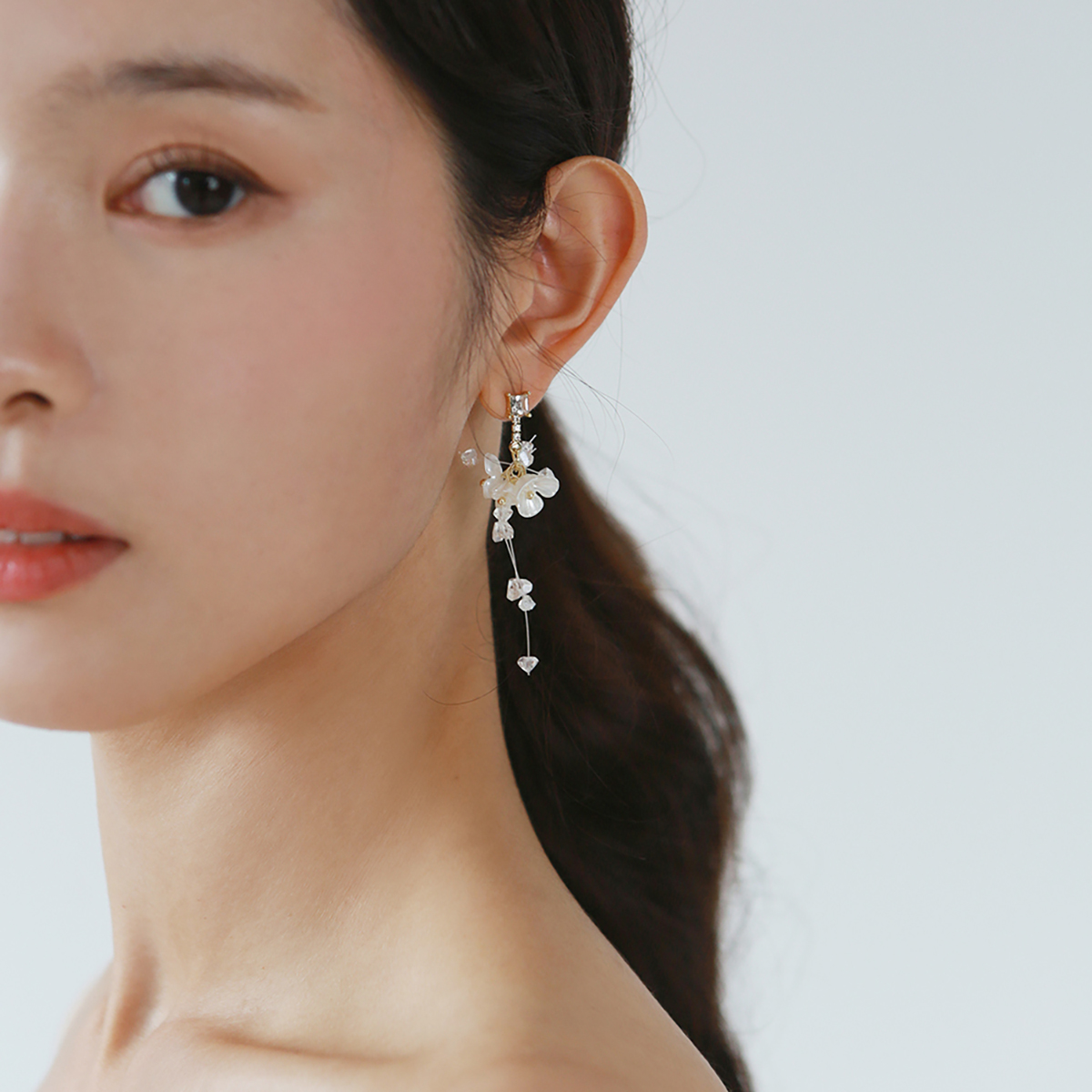 Veils不对称设计感花朵耳饰