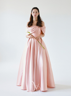 Veils简约品质感粉色缎面一字肩显瘦高腰新娘婚纱演出晚会礼服