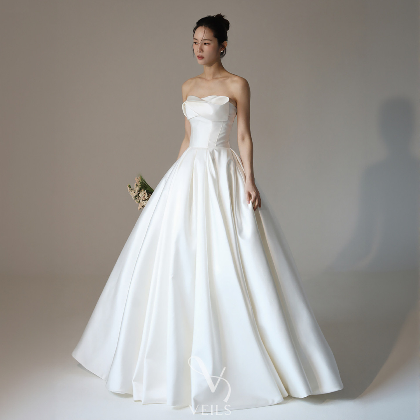 Veils韩系白色米卡多简约修身显瘦抹胸纽结新娘婚礼主婚纱可定制