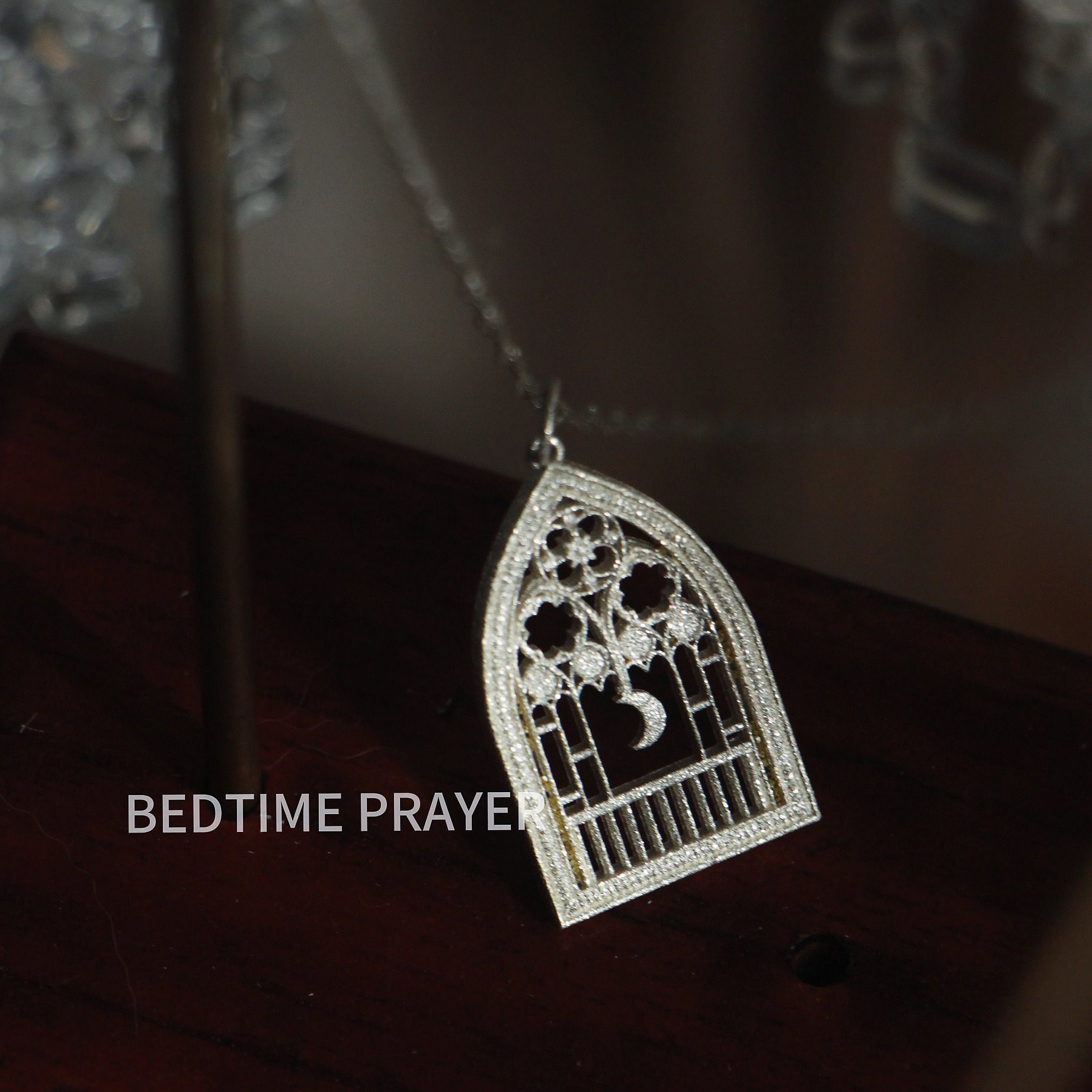 但丁之光-睡前祈祷星耀工艺纯银925欧美教堂花窗吊坠水波纹长链