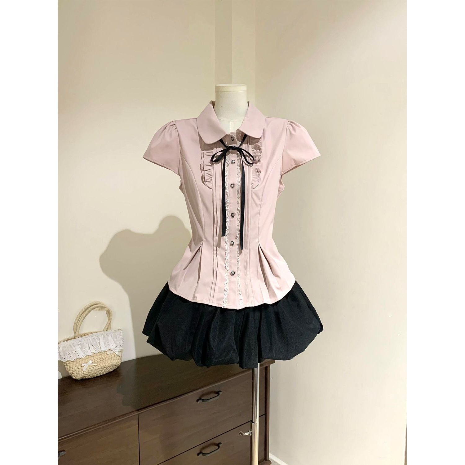 古早思绪 韩系千金感娃娃领系带收腰上衣+黑色蓬蓬裙夏季两件套装