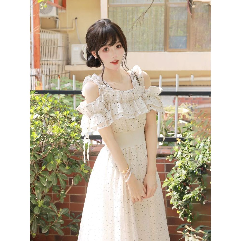 月光甜铃 韩系少女感波点拼接荷叶边露肩设计温柔气质收腰连衣裙