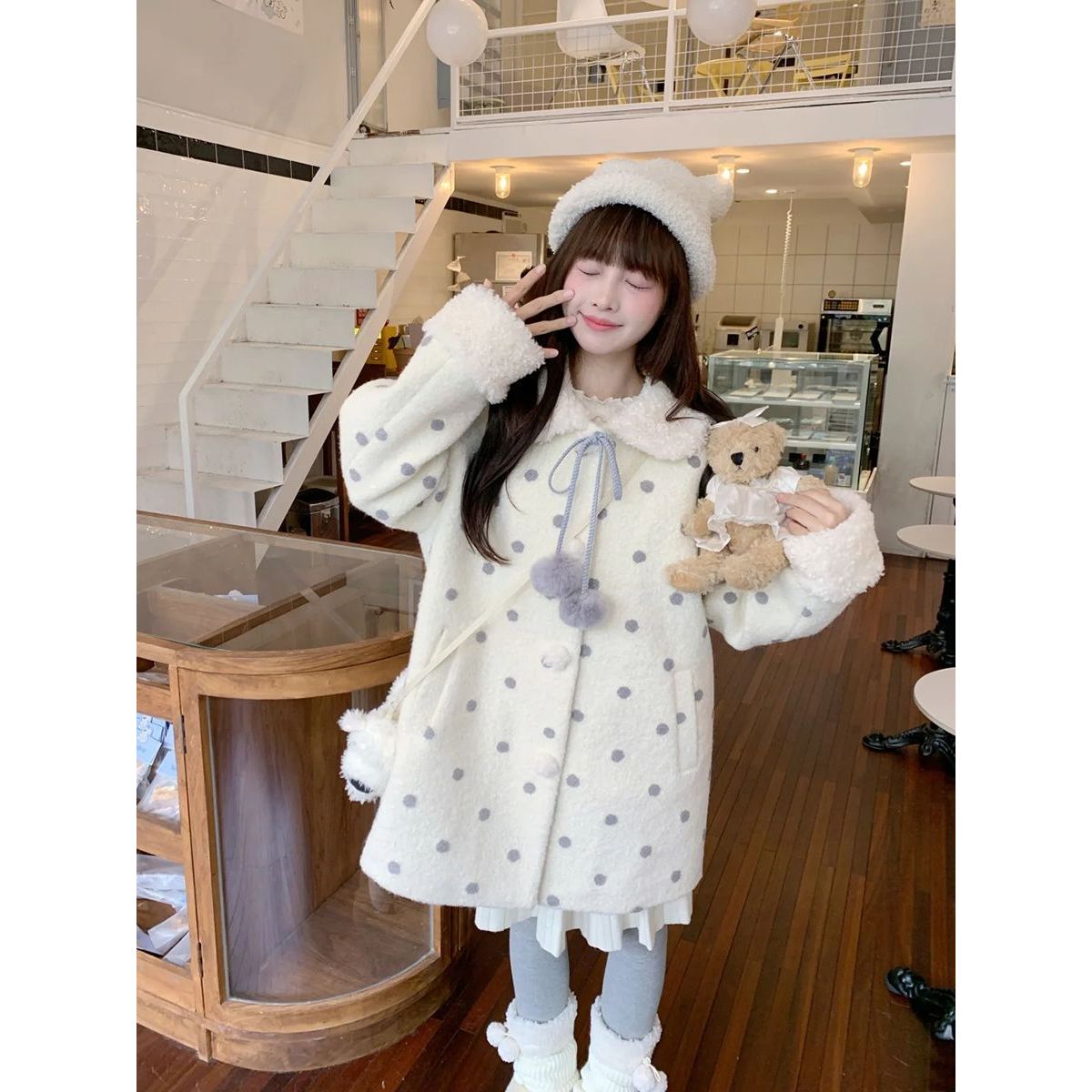 甜美可爱波点娃娃领毛呢大衣女冬季新款高级设计感小个子宽松外套