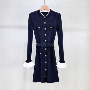 高端版杨超越同款秋冬藏蓝色千金优雅精致圆领单排扣针织连衣裙