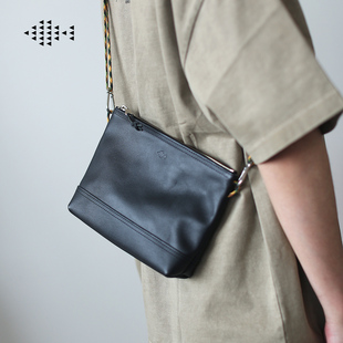 蓝皮具单肩包男生真皮年轻小方包机车手机包户外包复古露营斜挎包