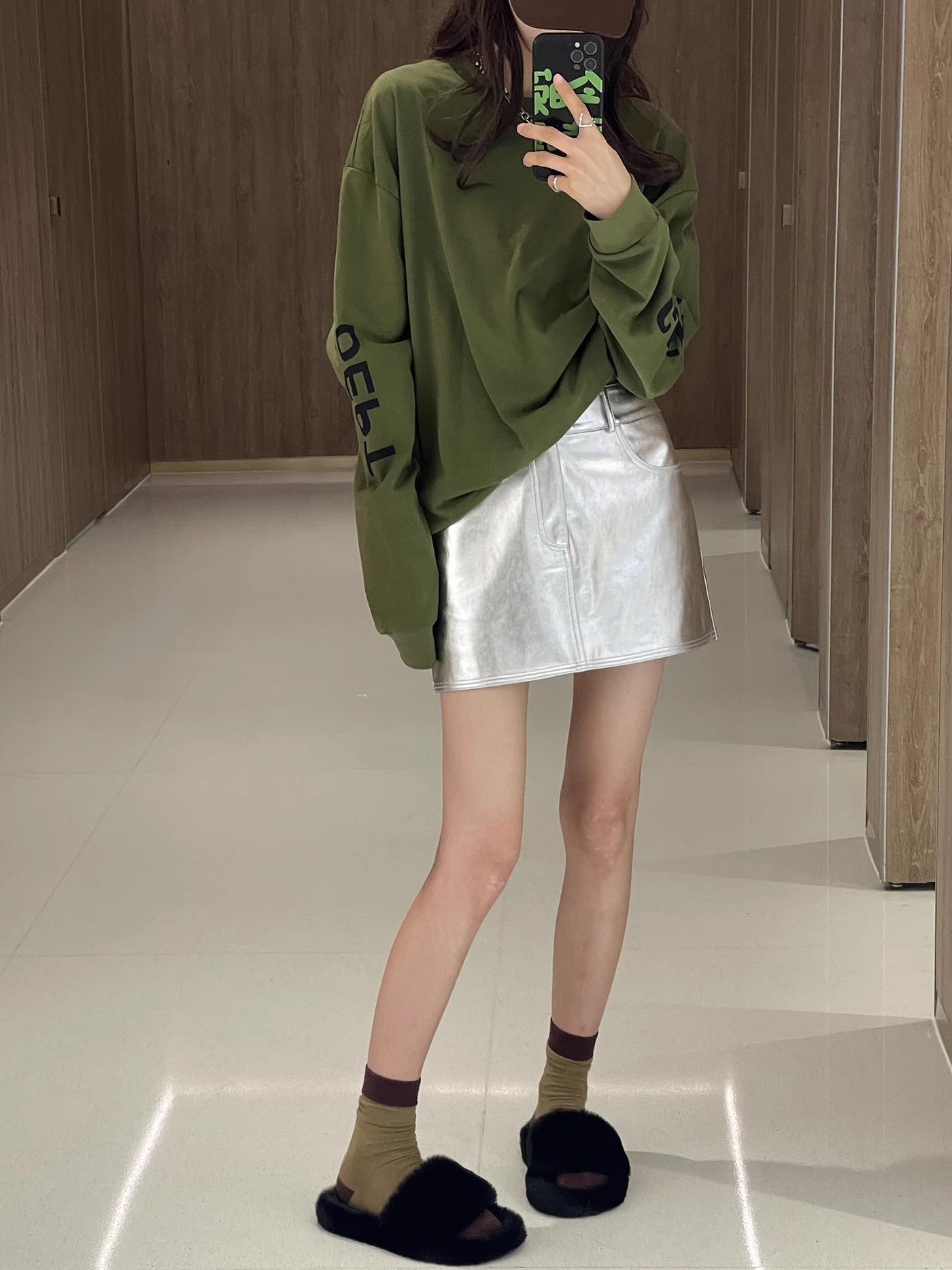 南晨九月 纯欲风2025新款银色PU小皮裙女半身裙铅笔裙包臀裙百搭