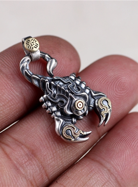 创新新款项链男铜吊坠战蝎子个性嘻哈复古潮男项坠挂坠吊坠饰品